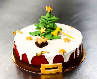 Gâteau Noel Génoise Fruits Rouges Robe du Père Noel Fait à Partager Maison Boulangerie Aixoise Marseille